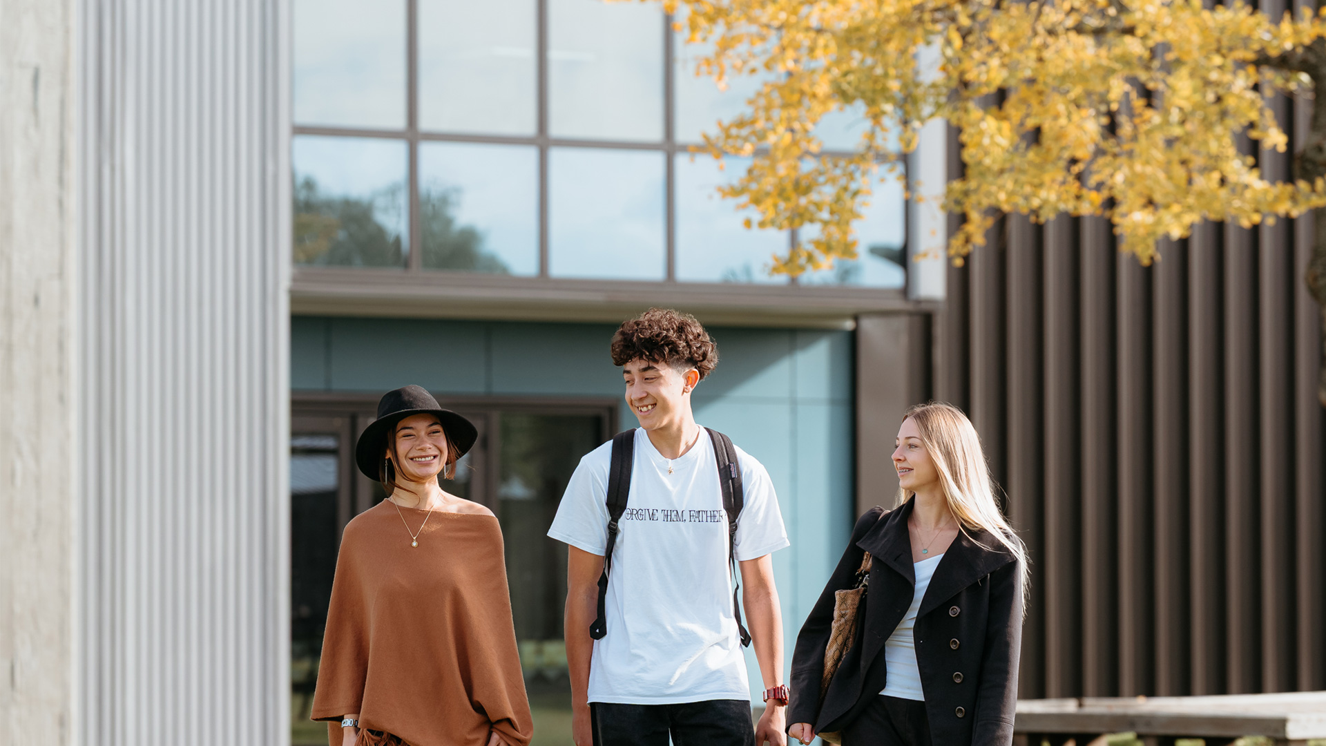 Toi Ohomai students walking around campus