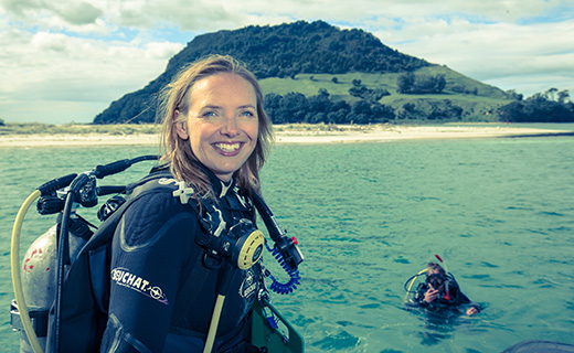 Toi Ohomai Marine Studies students diving off Matakana Island in Tauranga